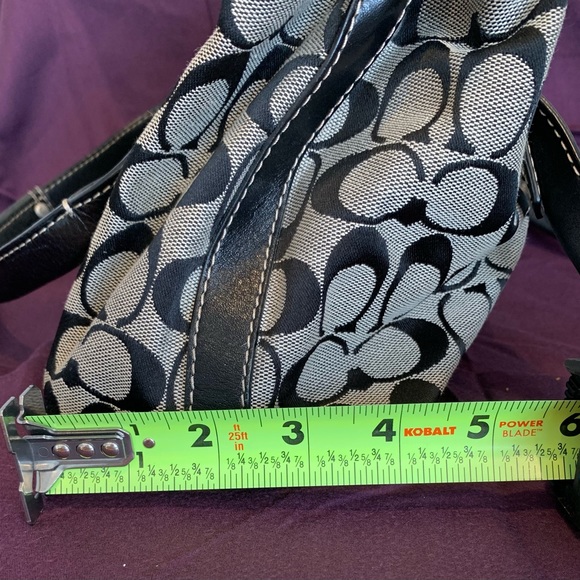 Authentic Coach Signature handbag - Picture 3 of 6
